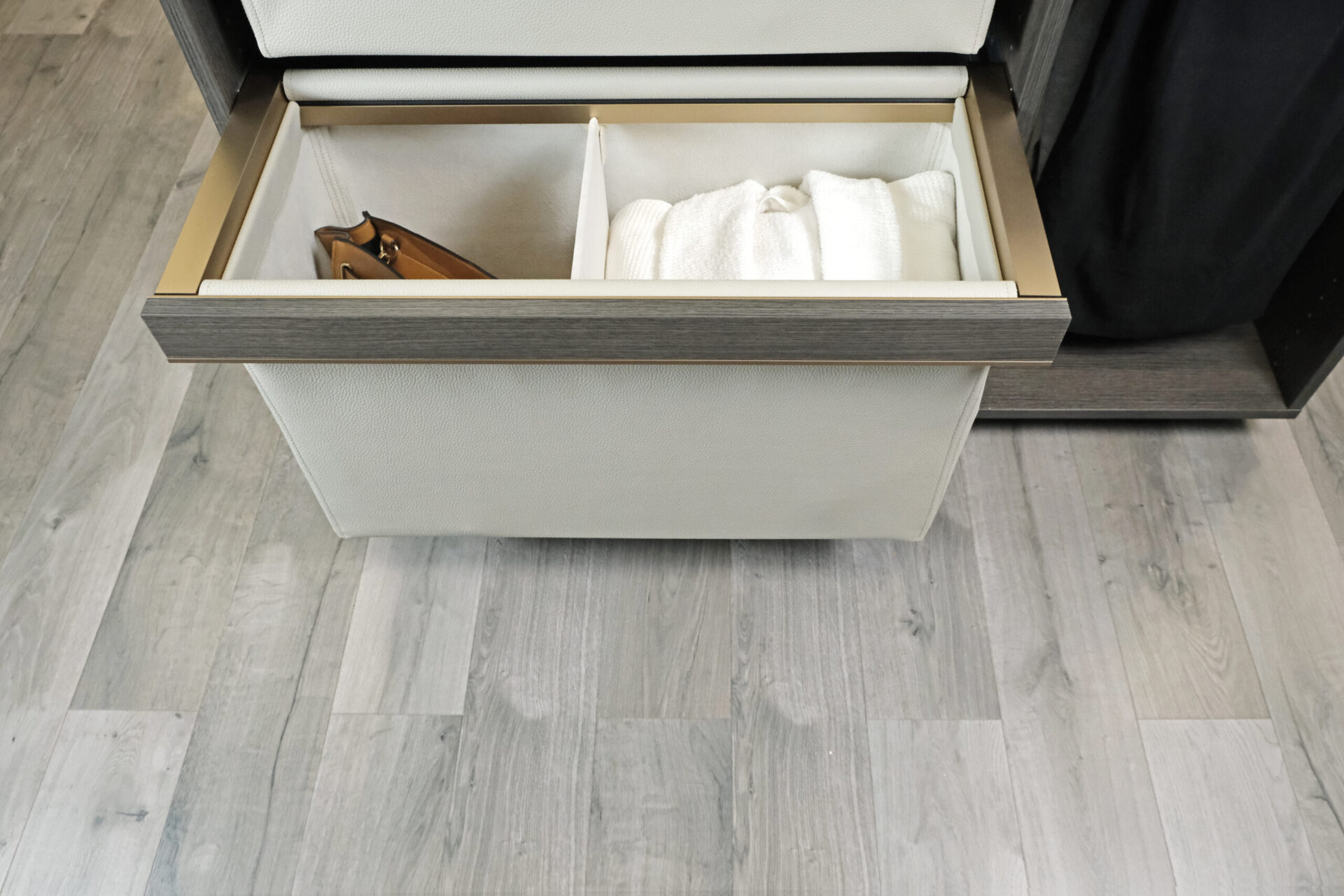 Everstyle Deep Divided Basket