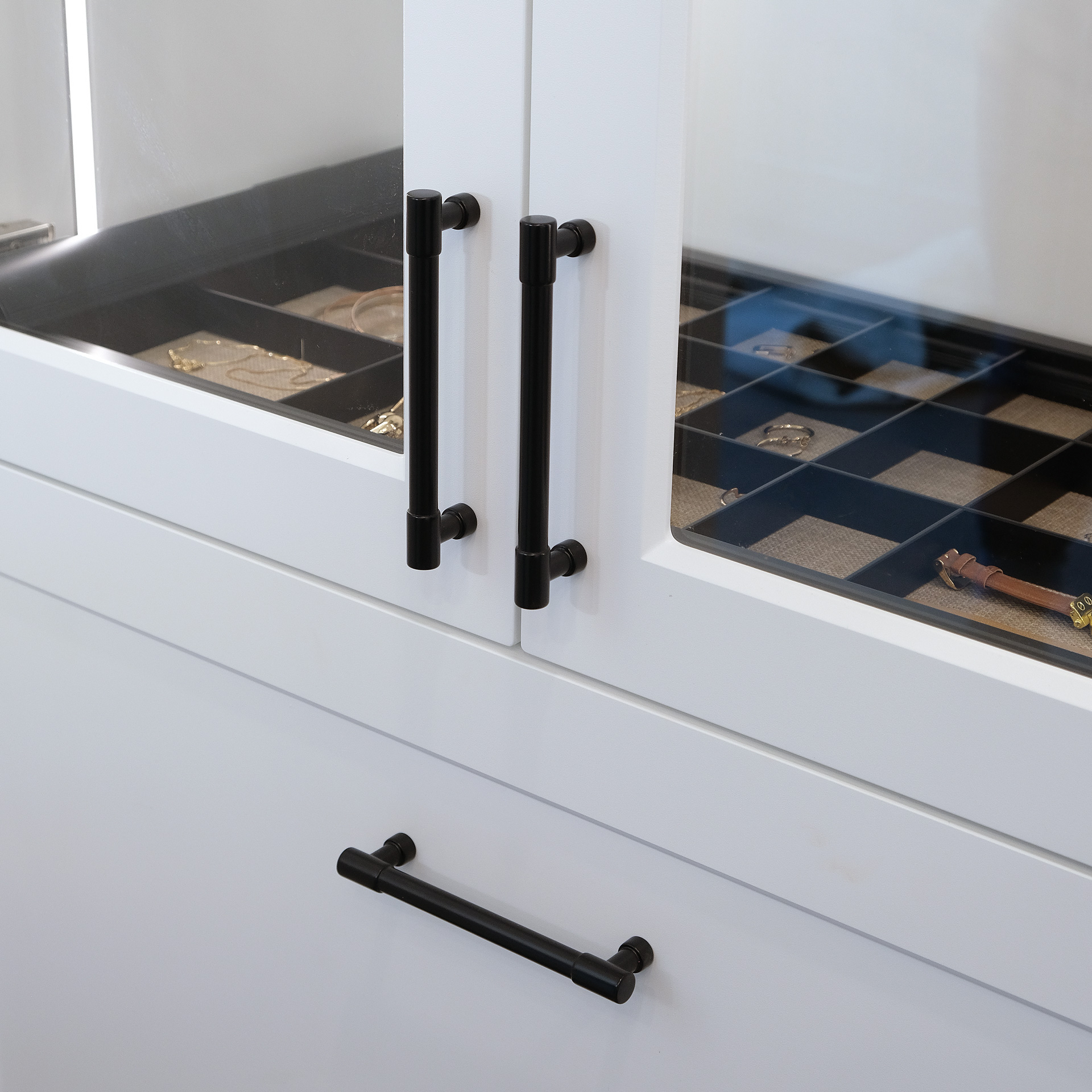 Handle_Traditional_Round_GlassDoors_BLK_TAG