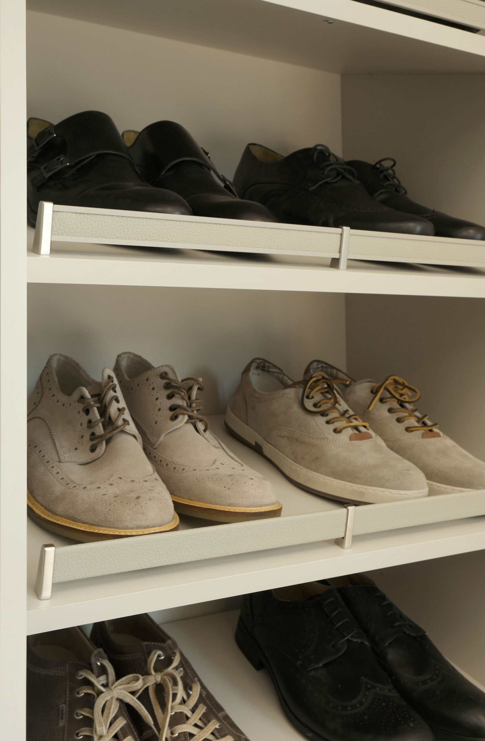 LeatherShoeFenceOYS_MNL_TAG