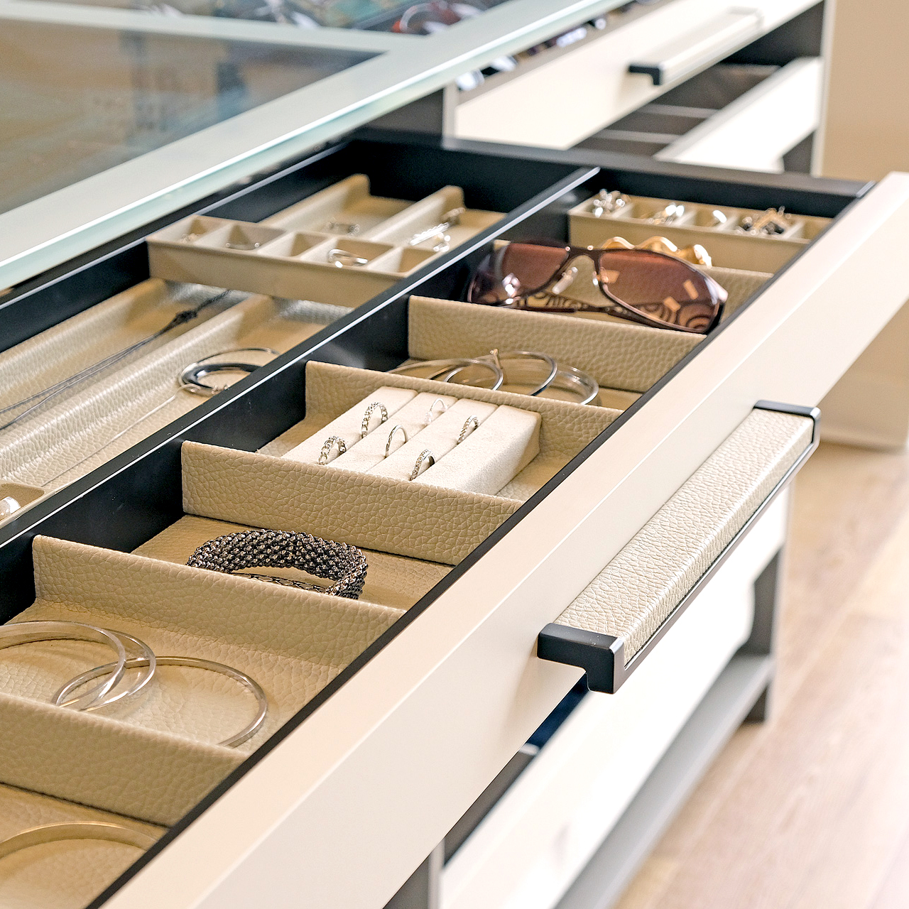 Curate - Jewelry Organizer